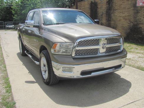 Used 2009 Dodge Ram 1500 Truck 4x4 Crew Cab image 2