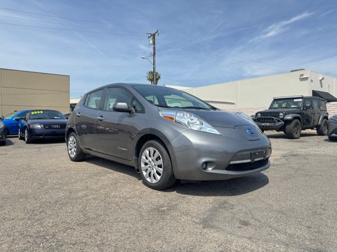 Used 2017 Nissan Leaf S image 12