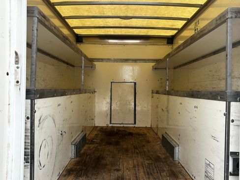 Used 2021 Ford Transit 350 DRW RWD image 12
