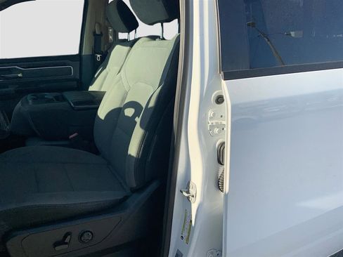 Used 2020 RAM 1500 SLT image 17