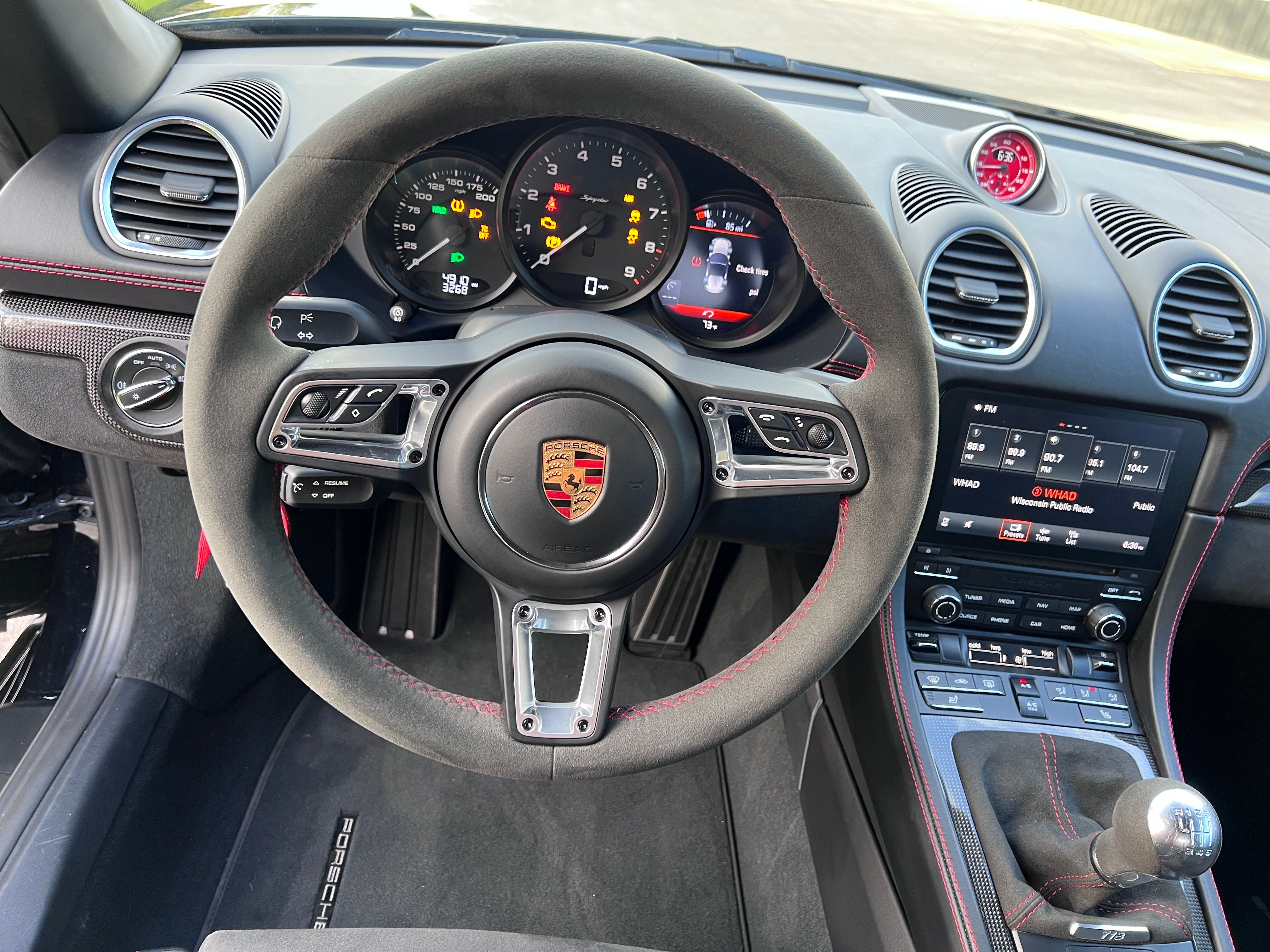Used 2021 Porsche 718 Boxster Spyder RWD image 29