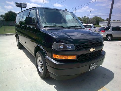 Used 2019 Chevrolet Express 2500 RWD image 25