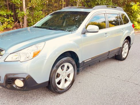 Used 2013 Subaru Outback 2.5i Limited image 1