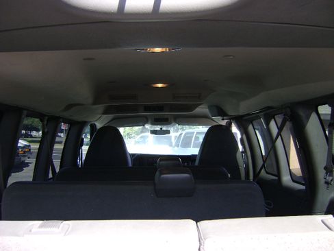 Used 2011 Chevrolet Express 2500 LS image 17