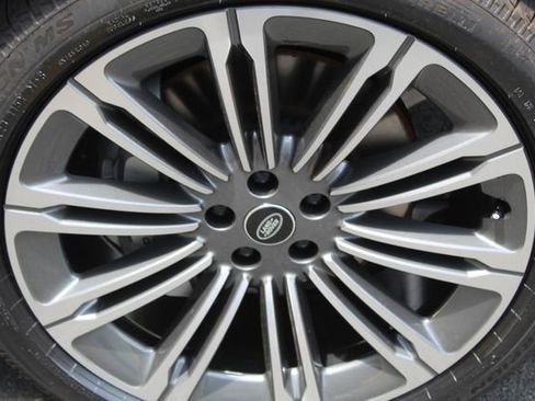 New 2025 Land Rover Range Rover SE image 8