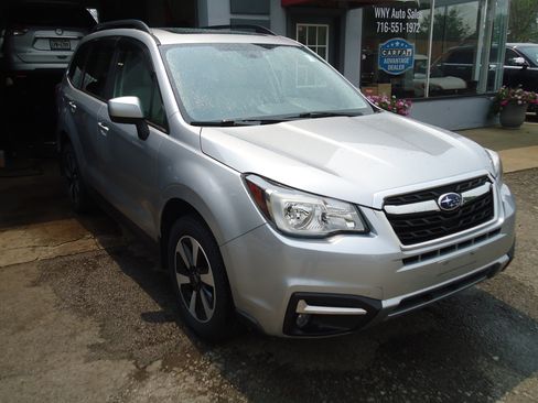 Used 2017 Subaru Forester 2.5i Premium AWD/4WD image 3