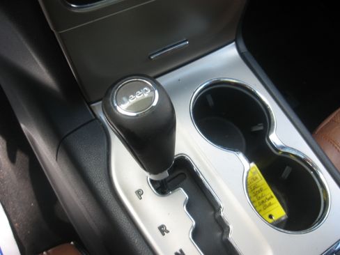 Used 2012 Jeep Grand Cherokee Overland image 12