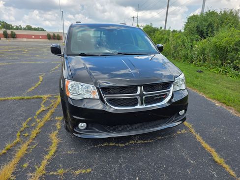 Used 2019 Dodge Grand Caravan SXT image 12