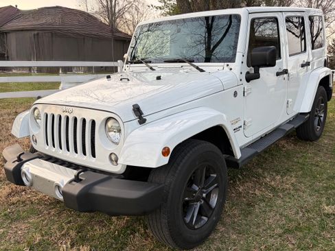 Used 2015 Jeep Wrangler 4WD Unlimited Sahara image 1
