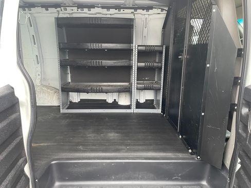 Used 2011 Chevrolet Express 2500 image 10