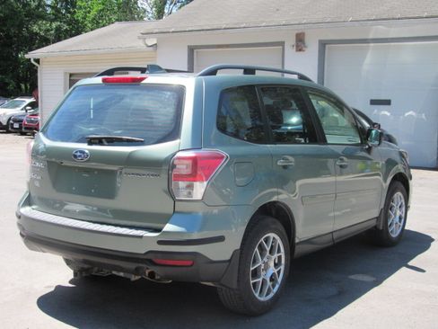 Used 2018 Subaru Forester 2.5i AWD/4WD image 7