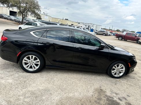 Used 2016 Chrysler 200 Limited image 3