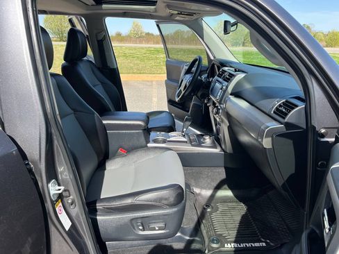 Used 2018 Toyota 4Runner SR5 Premium image 14