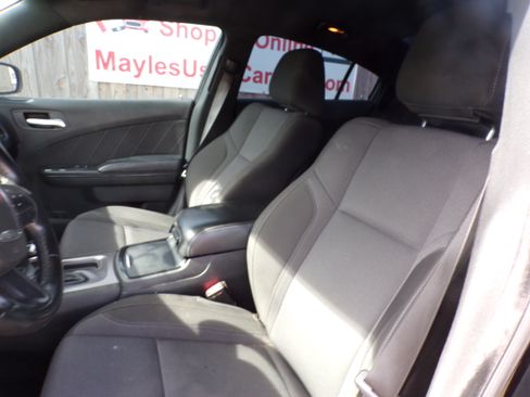 Used 2019 Dodge Charger SXT image 6