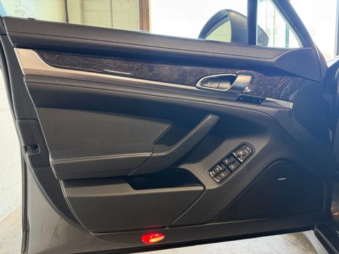 Used 2014 Porsche Panamera 4S image 18