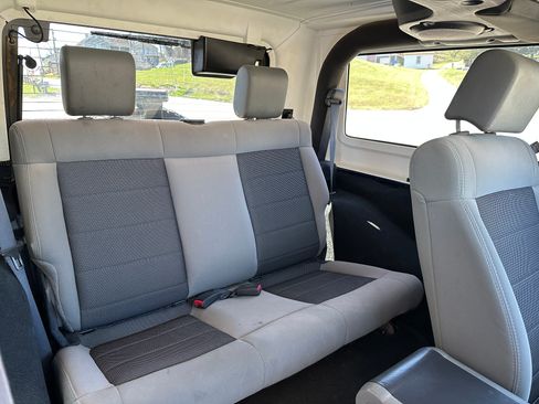 Used 2010 Jeep Wrangler Sahara image 15