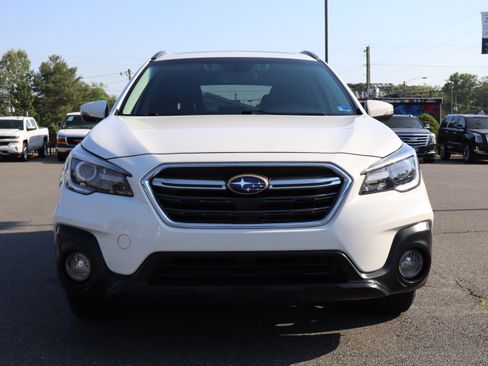 Used 2018 Subaru Outback 2.5i Touring AWD/4WD image 3