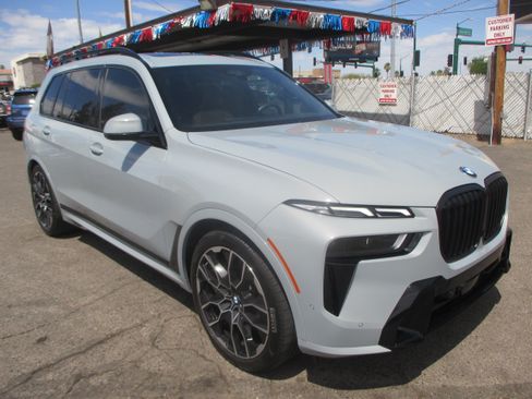 Used 2026 BMW X7 xDrive40i AWD/4WD image 3