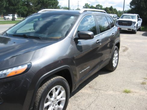 Used 2014 Jeep Cherokee 4WD Latitude image 1