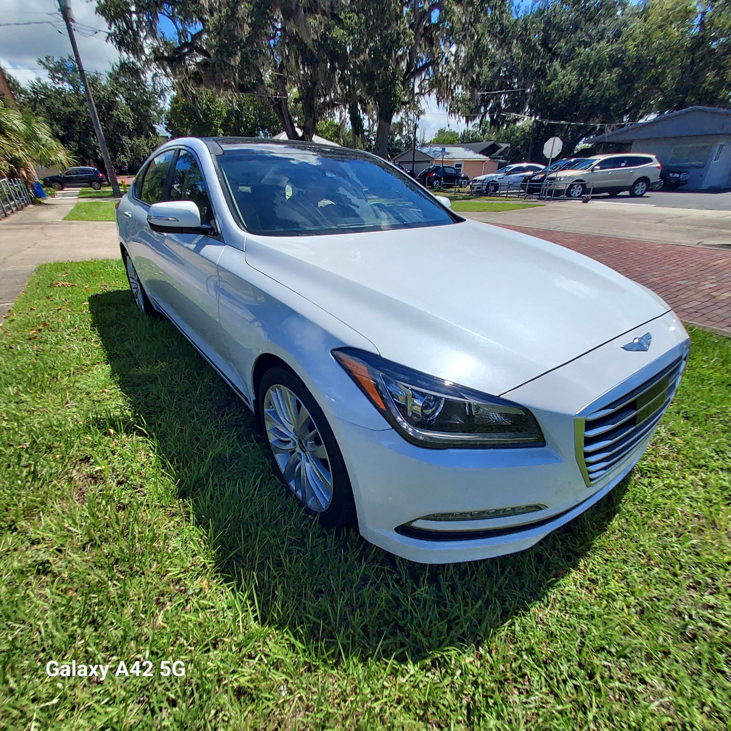 Used 2015 Hyundai Genesis 5.0 RWD image 3