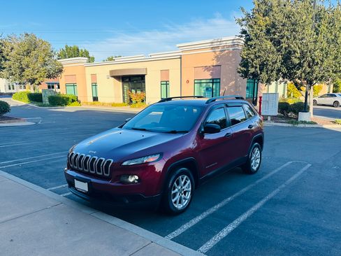 Used 2017 Jeep Cherokee FWD Sport image 3