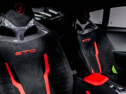 Used 2023 Lamborghini Huracan STO image 8