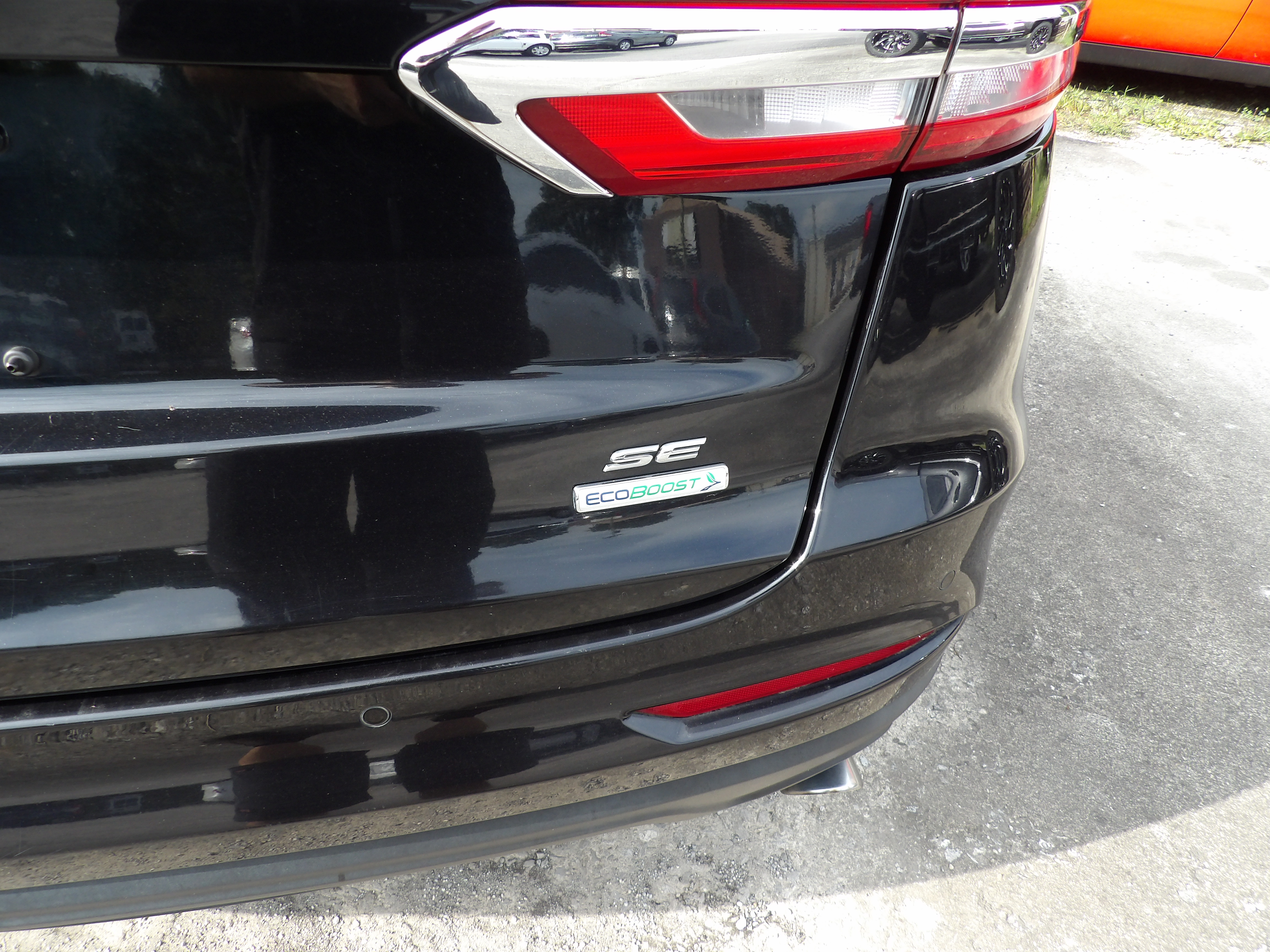 Used 2019 Ford Fusion SE FWD image 17