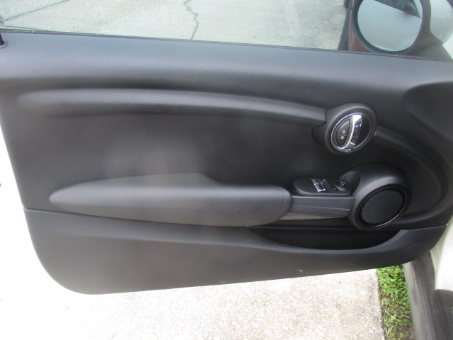 Used 2014 MINI Cooper 2-Door Hardtop FWD image 11