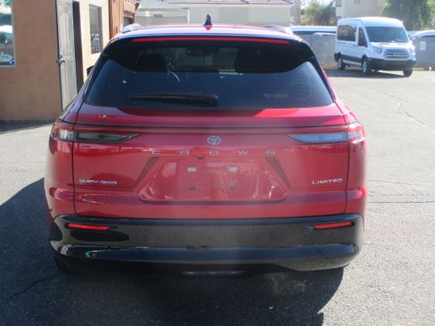 Used 2025 Toyota Crown Signia Limited image 12