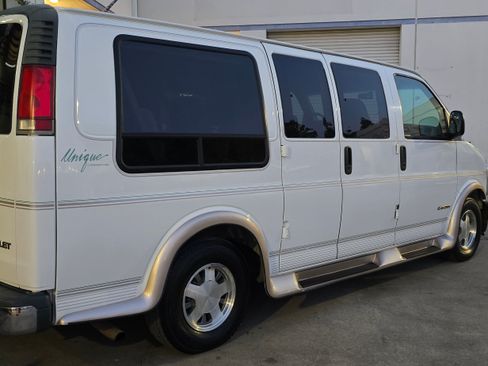 Used 1999 Chevrolet Express 1500 image 7