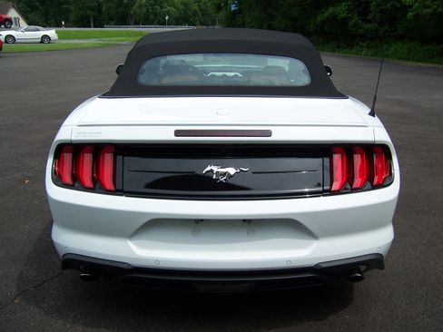 Used 2023 Ford Mustang Convertible RWD image 6