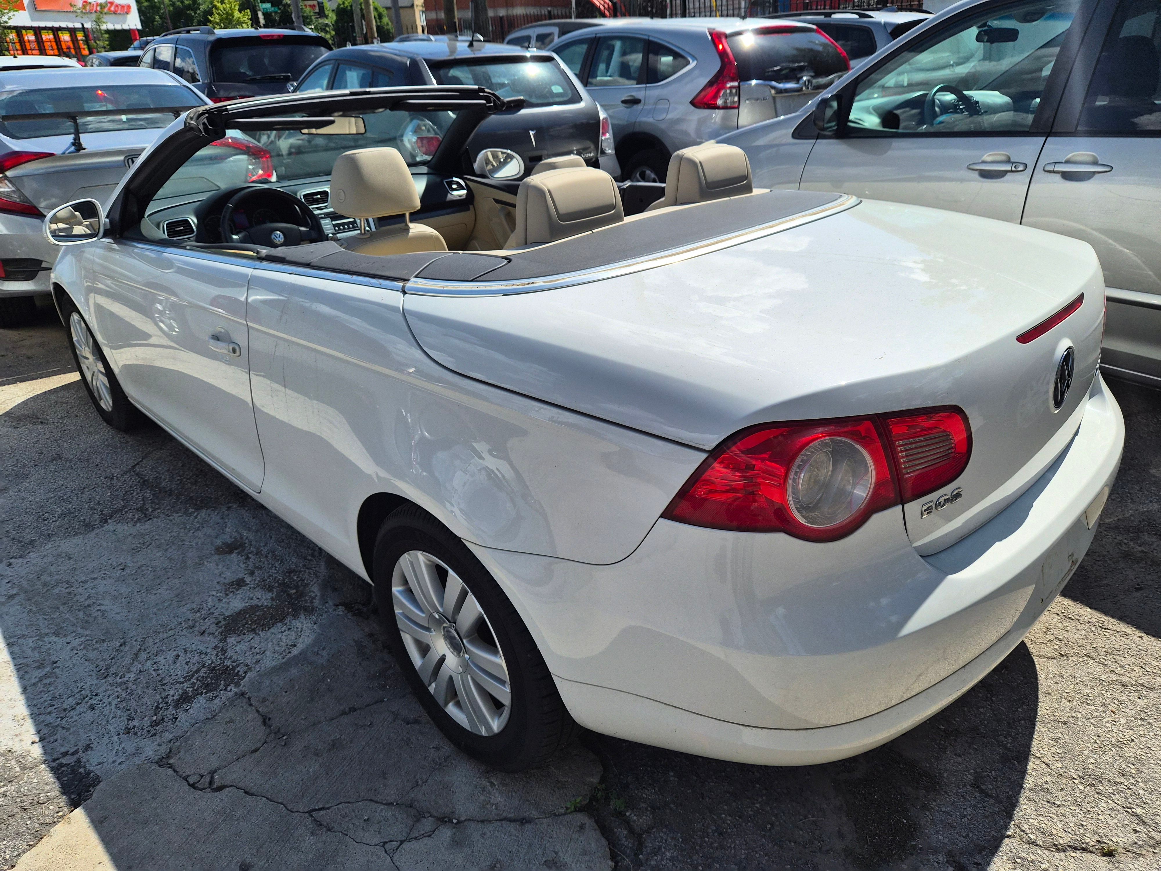 Used 2008 Volkswagen Eos 2.0T FWD image 2