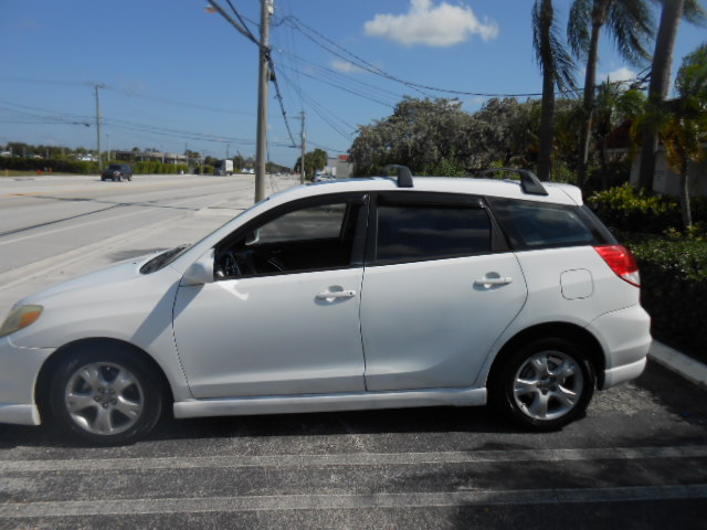 Used 2004 Toyota Matrix XR FWD image 2