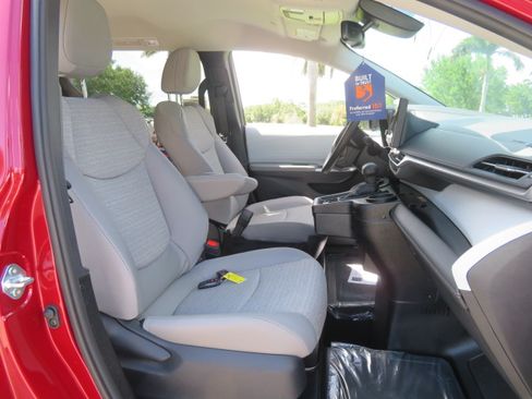 Used 2026 Toyota Sienna LE image 25