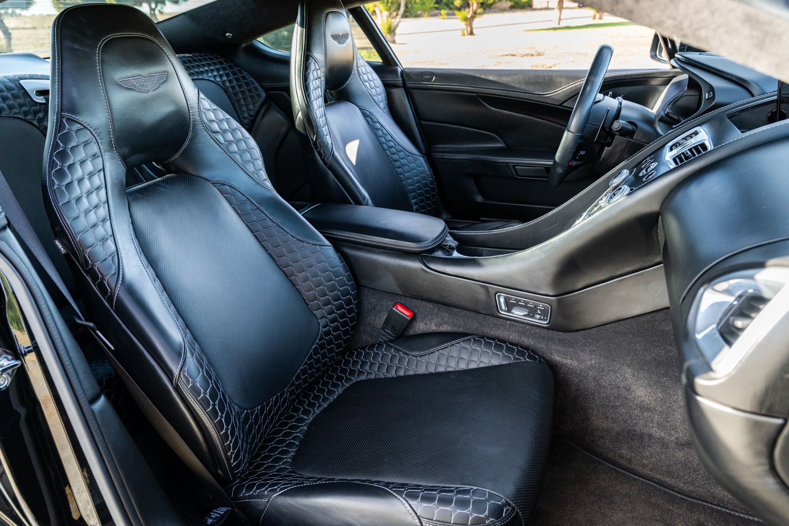 Used 2014 Aston Martin Vanquish Coupe RWD image 32