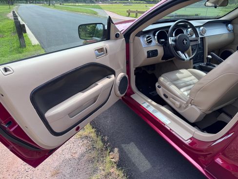 Used 2006 Ford Mustang GT Premium image 2