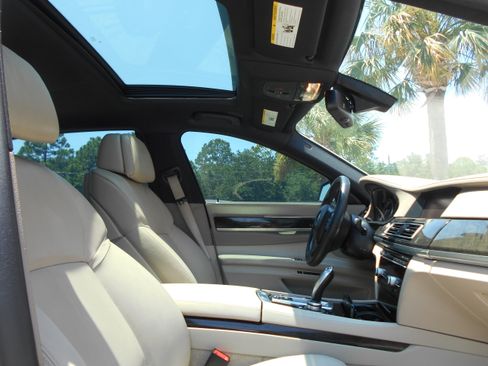 Used 2012 BMW 750Li w/ M-Sport Package RWD image 11