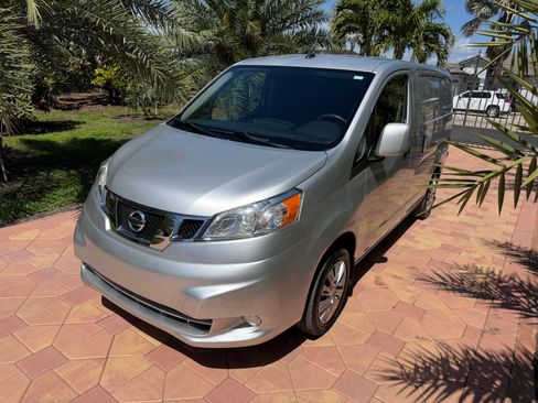Used 2017 Nissan NV200 SV Van 4D FWD image 1