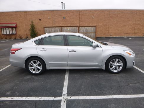 Used 2015 Nissan Altima 2.5 SV image 5