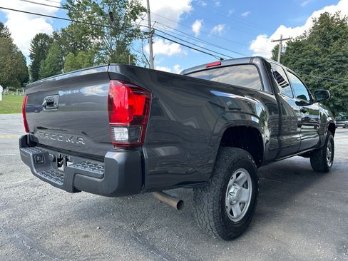 Used 2019 Toyota Tacoma image 4