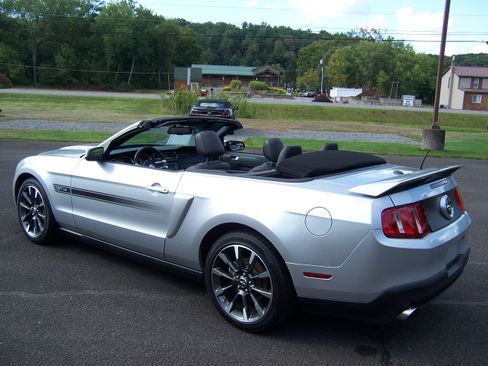 Used 2011 Ford Mustang GT Premium image 10