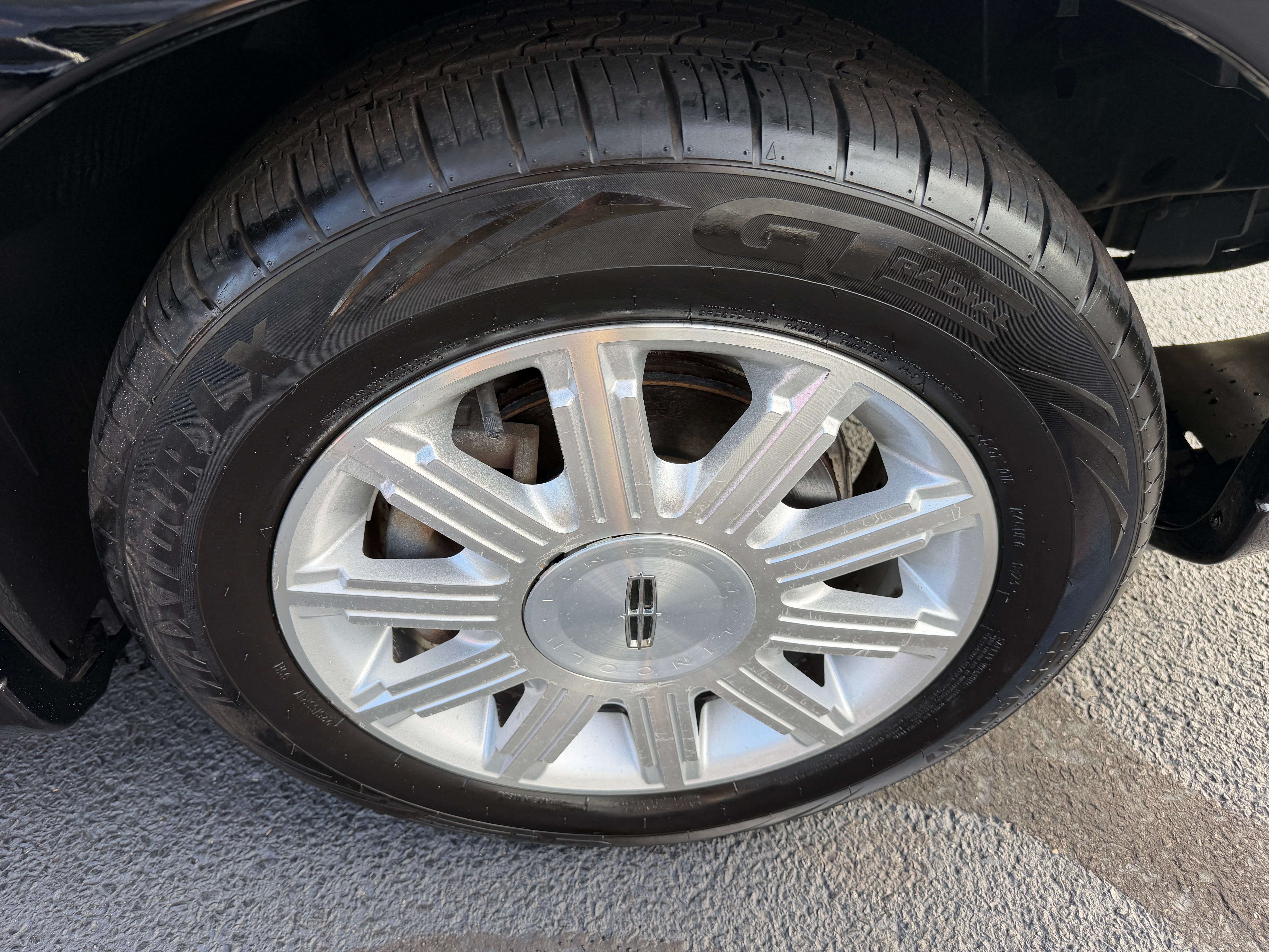 Used 2009 Lincoln Town Car Signature Limited RWD image 36