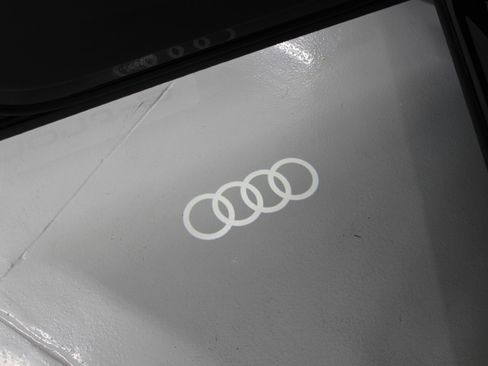 Used 2024 Audi Q4 e-tron Premium Plus image 31