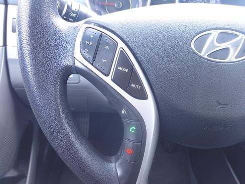 Used 2012 Hyundai Elantra GLS image 26