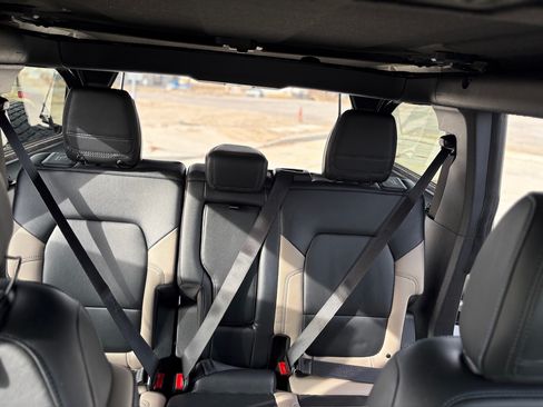 Used 2023 Ford Bronco Wildtrak image 16