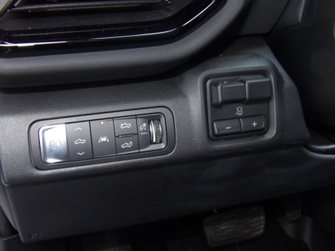 Used 2025 Chevrolet Silverado EV 4x4 Crew Cab RST image 29