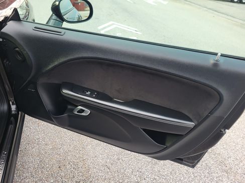 Used 2015 Dodge Challenger SRT image 11