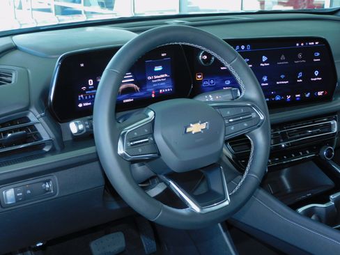Used 2026 Chevrolet Traverse FWD LT image 15
