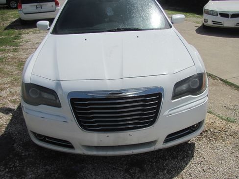 Used 2013 Chrysler 300 S image 3