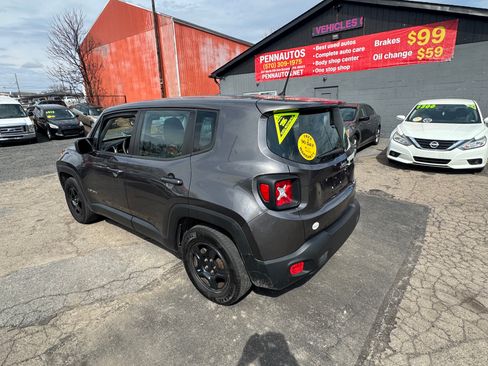 Used 2016 Jeep Renegade Sport image 3